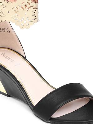 Dressberry Women Black Heels