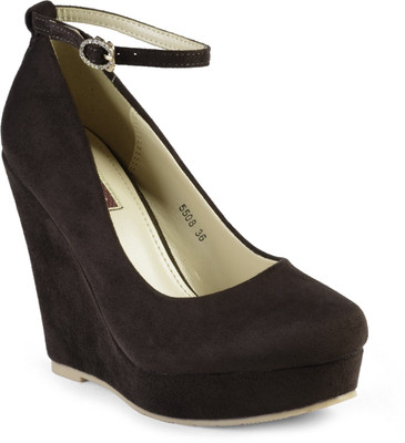 

Flat n Heels Women Brown Wedges
