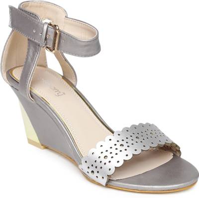 Dressberry Women Black Heels