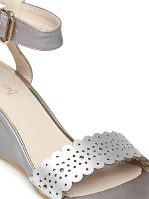 Dressberry Women Black Heels