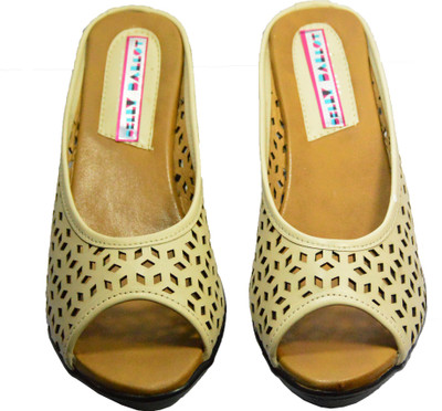 

Belly Ballot Women White Wedges