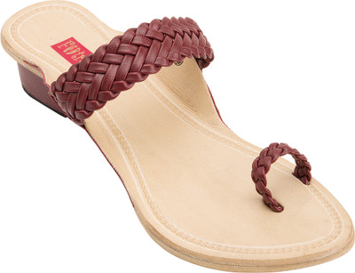 

Footrendz Women Maroon Heels