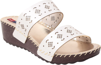 

MSC Women White Wedges