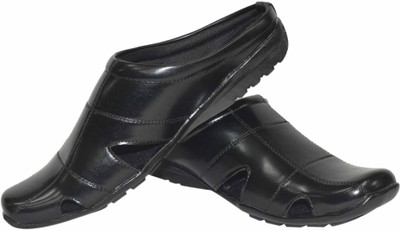 

Strive Men Black Sandals