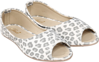 

Jade Women White Flats