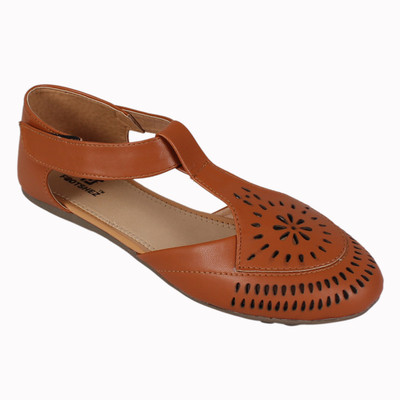 

Footshez Women Tan Flats