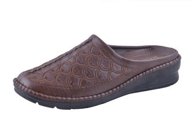 

Adorn Women Brown Flats