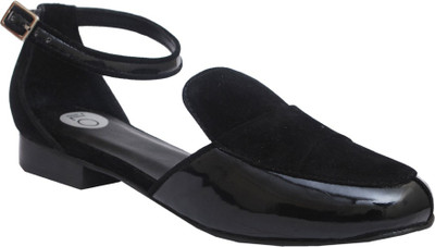 

Ilo Women Black Flats