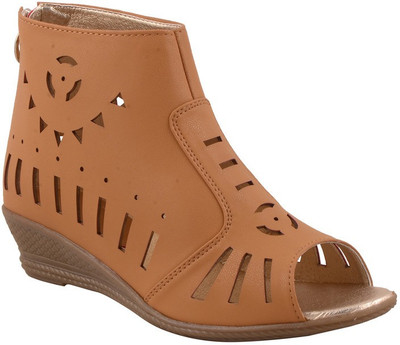 

Adorn Girls Wedges(Beige