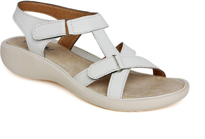 Vendoz Women White Flats