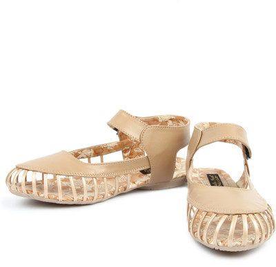 

CUTE FEET Women Beige Flats