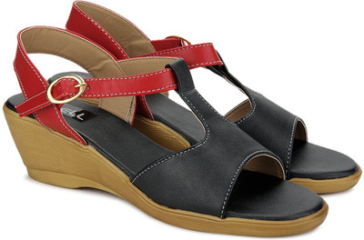 

Nell Women Black Wedges