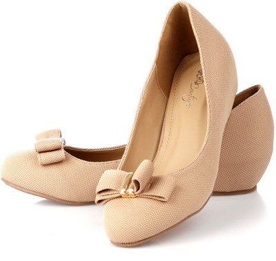 

Vero Couture Women Almond-Gold Wedges