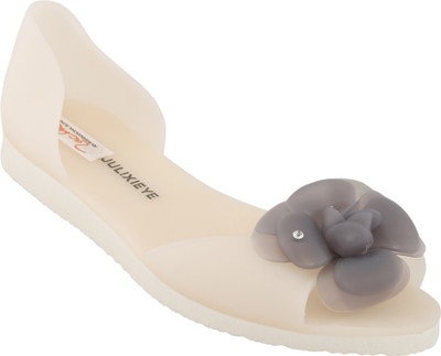 

Zachho Women Cream Flats