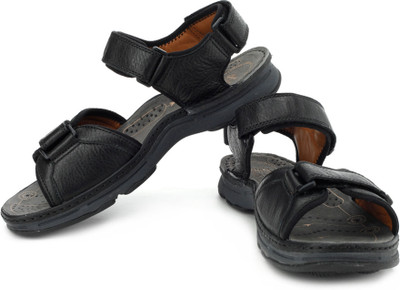 

Clarks Men Black Leathe Sports Sandals