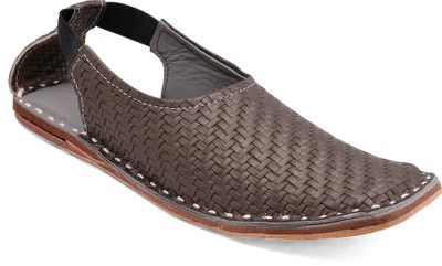 

Paduki Men Maroon Casual