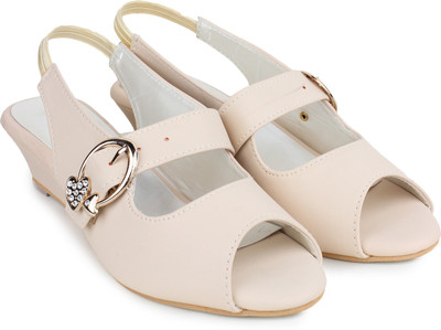 

London Steps Women Cream Wedges