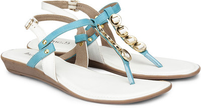 

Inc.5 Women White Flats