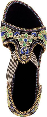 

Footrendz Women Green Flats