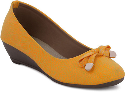 

Get Glamr Girls Wedges(Yellow