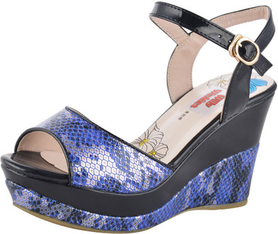 

Willywinkies Women Blue Wedges