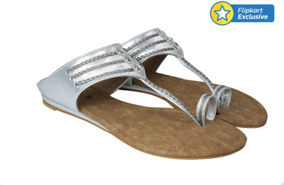 

Inc.5 Women SILVER Flats
