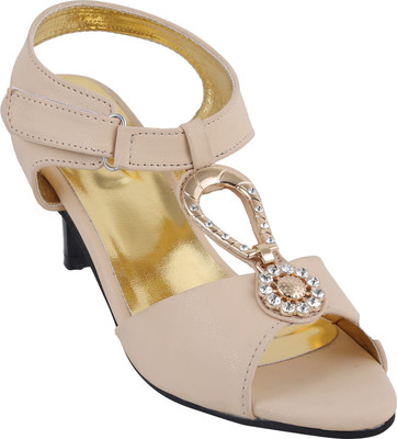

Style Buy Style Women Cream Wedges