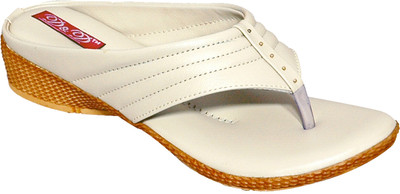 

D&D Women Cream Flats