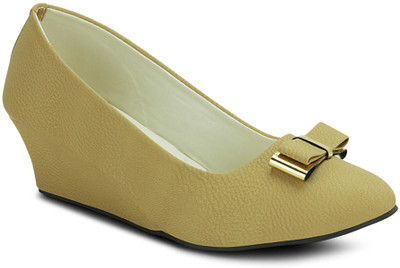 

Get Glamr Girls Wedges(Beige