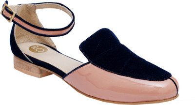 

Ilo Women Navy,Beige Flats
