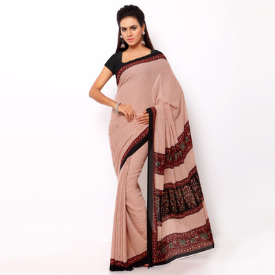 

Goodfeel Checkered Daily Wear Crepe Saree(Beige), Red