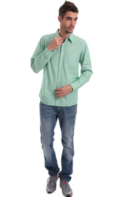 

Wrangler Men's Solid Casual Green Shirt
