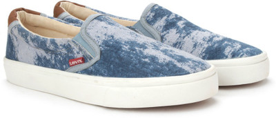 

Levi's SLIP ON JUSTIN Men Loafers For Men(Blue, Navy