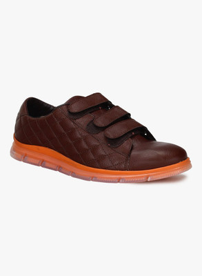 

Knotty Derby Johnson Quilted Casuals For Men(Brown