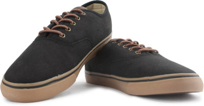 

United Colors of Benetton Men Sneakers For Men(Black, 901