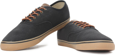 

United Colors of Benetton Men Sneakers For Men(Black, 901