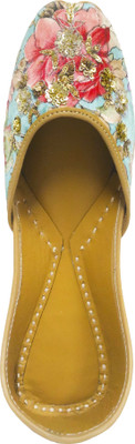 

Coral Haze Jutis For Women(Multicolor