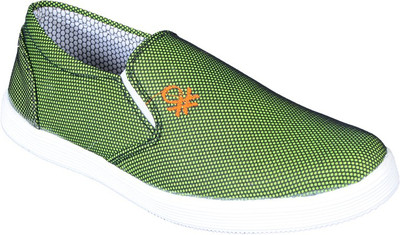 

Dizaro Canvas Shoes For Men(Green