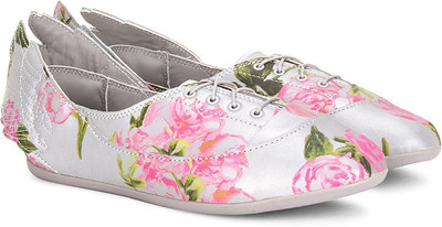 

ADIDAS JS WINGS EASY5 FLORAL Sneakers For Women(Grey, Mgsogr/mgsogr/mgsogr