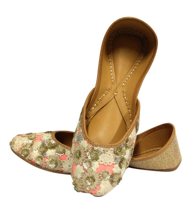

Coral Haze Jutis For Women(Multicolor