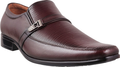 

Metro Awesome Slip On For Men(Maroon, 44;maroon