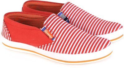

Quarks Canvas Shoes For Men(Red)