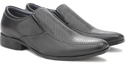 

Bata MARTIN SLIP Slip On Shoes For Men(Black