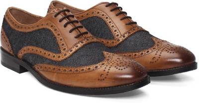 Brune Lace Up