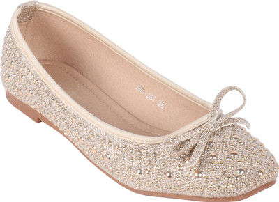 41% OFF on Rialto La Pearla Bellies For Women(Beige, Gold)