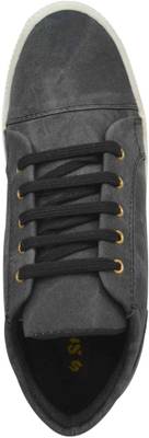 Strive Sneakers