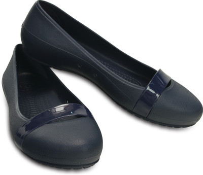 

Crocs Crocs Brynn Flat W Casuals For Women(Blue, Navy