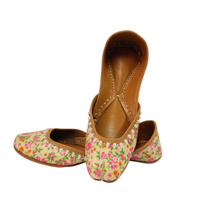 

Coral Haze Jutis For Women(Multicolor