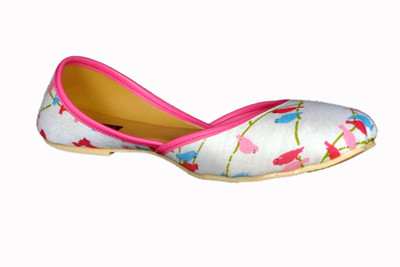 

Paavdi Bellies For Women(Multicolor, Golden