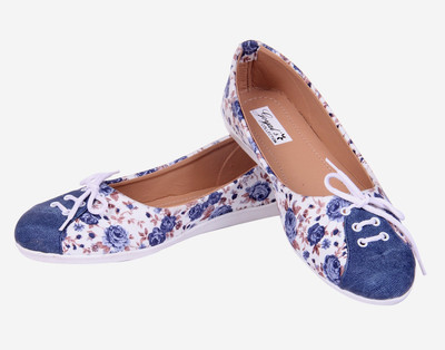 

Goyal Blue Floral Bellies For Women(Multicolor